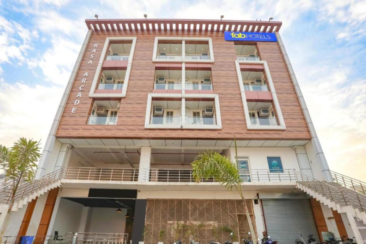 Hotel The Rasa At Vasundhara Ghaziabad Esterno foto